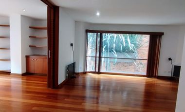 VENDO EN CHICO RESERVADO  APARTAMENTO CON TERRAZAS Y BALCÓN .