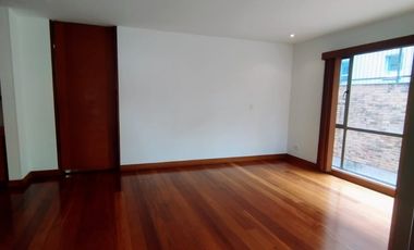 VENDO EN CHICO RESERVADO  APARTAMENTO CON TERRAZAS Y BALCÓN .