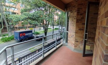 VENDO EN CHICO RESERVADO  APARTAMENTO CON TERRAZAS Y BALCÓN .