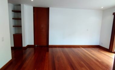 VENDO EN CHICO RESERVADO  APARTAMENTO CON TERRAZAS Y BALCÓN .