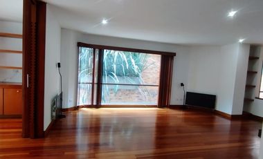 VENDO EN CHICO RESERVADO  APARTAMENTO CON TERRAZAS Y BALCÓN .