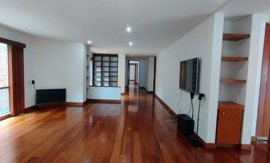 VENDO EN CHICO RESERVADO  APARTAMENTO CON TERRAZAS Y BALCÓN .