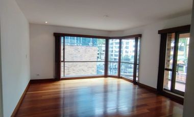 VENDO EN CHICO RESERVADO  APARTAMENTO CON TERRAZAS Y BALCÓN .