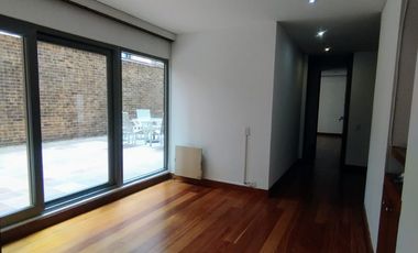 VENDO EN CHICO RESERVADO  APARTAMENTO CON TERRAZAS Y BALCÓN .