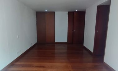 VENDO EN CHICO RESERVADO  APARTAMENTO CON TERRAZAS Y BALCÓN .