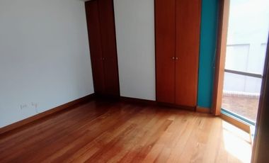 VENDO EN CHICO RESERVADO  APARTAMENTO CON TERRAZAS Y BALCÓN .