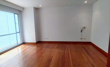 VENDO EN CHICO RESERVADO  APARTAMENTO CON TERRAZAS Y BALCÓN .