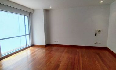 VENDO EN CHICO RESERVADO  APARTAMENTO CON TERRAZAS Y BALCÓN .