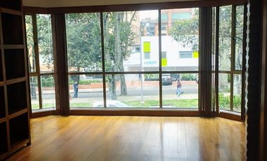 VENDO EN CHICO RESERVADO  APARTAMENTO CON TERRAZAS Y BALCÓN .