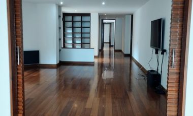 VENDO EN CHICO RESERVADO  APARTAMENTO CON TERRAZAS Y BALCÓN .