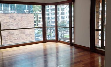 VENDO EN CHICO RESERVADO  APARTAMENTO CON TERRAZAS Y BALCÓN .