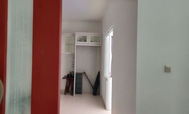 Rumah dijual Murah 2 Lt. Ciracas, Jakarta Timur 5 menit Terminal Kp.Rambutan