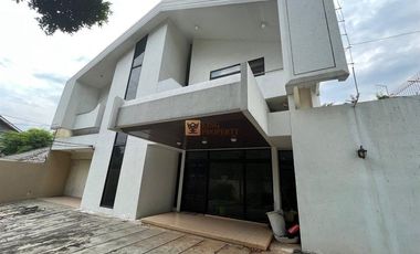 Rumah Mewah Bangka Kemang Jakarta Selatan – Design Modern Tropical Contemporary, 10 Menit Senopati