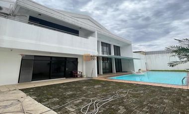Rumah Mewah Bangka Kemang Jakarta Selatan – Design Modern Tropical Contemporary, 10 Menit Senopati