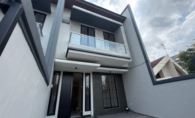Dijual Rumah Baru 2 lantai di Manyar dekat ke Galaxy Mall, Pakuwon city Mall, ITS dan Unair