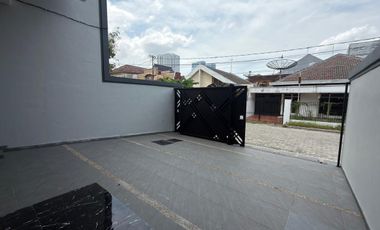 Dijual Rumah Baru 2 lantai di Manyar dekat ke Galaxy Mall, Pakuwon city Mall, ITS dan Unair