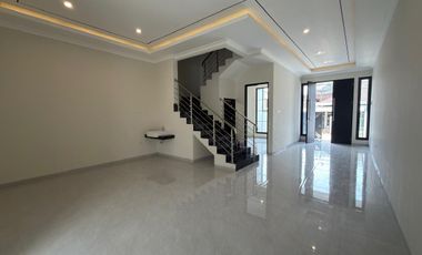 Dijual Rumah Baru 2 lantai di Manyar dekat ke Galaxy Mall, Pakuwon city Mall, ITS dan Unair