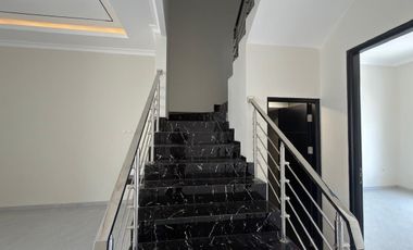 Dijual Rumah Baru 2 lantai di Manyar dekat ke Galaxy Mall, Pakuwon city Mall, ITS dan Unair