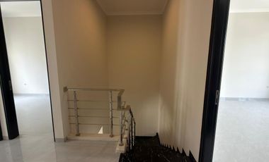 Dijual Rumah Baru 2 lantai di Manyar dekat ke Galaxy Mall, Pakuwon city Mall, ITS dan Unair