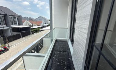 Dijual Rumah Baru 2 lantai di Manyar dekat ke Galaxy Mall, Pakuwon city Mall, ITS dan Unair