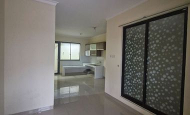 Di Sewakan Rumah di Casa Jardin Jakarta Barat