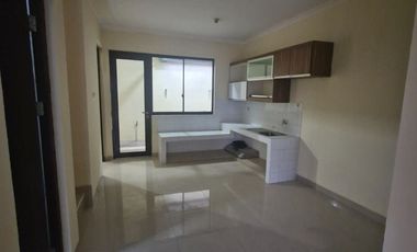 Di Sewakan Rumah di Casa Jardin Jakarta Barat