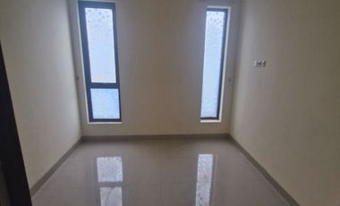 Di Sewakan Rumah di Casa Jardin Jakarta Barat