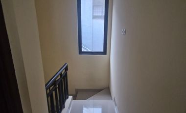 Di Sewakan Rumah di Casa Jardin Jakarta Barat