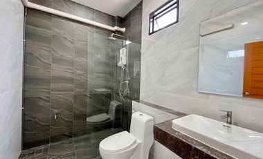 4 Bedrooms 5 Bathrooms Pool Villa in Prime Location