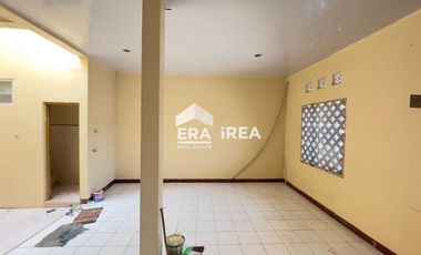 RUMAH DIJUAL DI SOLO SERENGAN DEKAT PASAR HARJODAKSINO