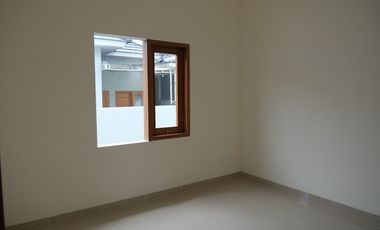 2 Lantai, Rumah Luas, 5 Menit Tol Bandara YIA