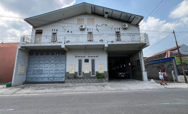 DIJUAL RUMAH DAN RUANG USAHA DI BANYUANYAR SURAKARTA