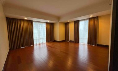 4 BR semifurnished unit for lease