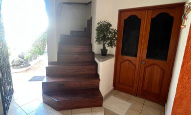 VENDO CASA EN CUERNAVACA, ZONA DORADA, EN CONDOMINIO, AMENIDADES Y SEGURIDAD TOTAL.