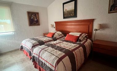 VENDO CASA EN CUERNAVACA, ZONA DORADA, EN CONDOMINIO, AMENIDADES Y SEGURIDAD TOTAL.