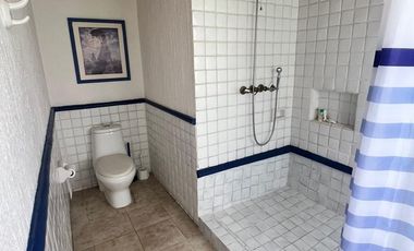 VENDO CASA EN CUERNAVACA, ZONA DORADA, EN CONDOMINIO, AMENIDADES Y SEGURIDAD TOTAL.