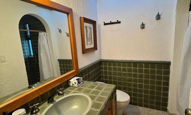 VENDO CASA EN CUERNAVACA, ZONA DORADA, EN CONDOMINIO, AMENIDADES Y SEGURIDAD TOTAL.