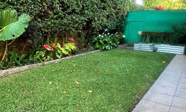 VENDO CASA EN CUERNAVACA, ZONA DORADA, EN CONDOMINIO, AMENIDADES Y SEGURIDAD TOTAL.