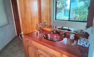 VENDO CASA EN CUERNAVACA, ZONA DORADA, EN CONDOMINIO, AMENIDADES Y SEGURIDAD TOTAL.