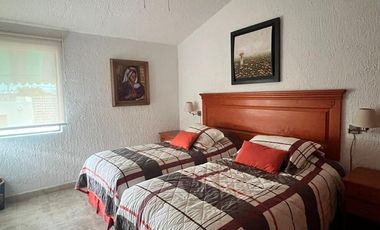 VENDO CASA EN CUERNAVACA, ZONA DORADA, EN CONDOMINIO, AMENIDADES Y SEGURIDAD TOTAL.