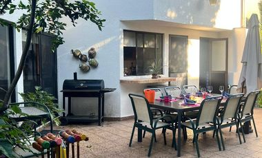 VENDO CASA EN CUERNAVACA, ZONA DORADA, EN CONDOMINIO, AMENIDADES Y SEGURIDAD TOTAL.