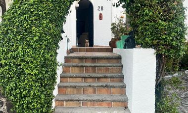 VENDO CASA EN CUERNAVACA, ZONA DORADA, EN CONDOMINIO, AMENIDADES Y SEGURIDAD TOTAL.