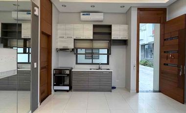 2BR Townhouse For Rent at Edsa Munoz near Quezon City General Hospital and S&R Munoz