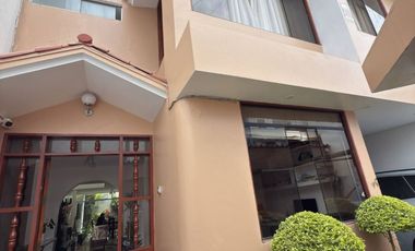 VENDO CASA 2 PISOS + AZOTEA 176m2 - AMPLIA FRENTE A PARQUE-Los Cedros de Villa – Chorrillos
