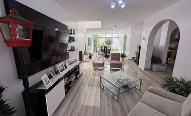 VENDO CASA 2 PISOS + AZOTEA 176m2 - AMPLIA FRENTE A PARQUE-Los Cedros de Villa – Chorrillos