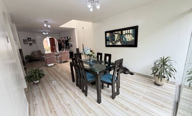 VENDO CASA 2 PISOS + AZOTEA 176m2 - AMPLIA FRENTE A PARQUE-Los Cedros de Villa – Chorrillos