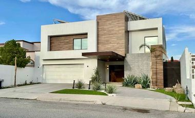 RESIDENCIA DE LUJO EN VENTA CON EQUIPAMIENTO DE PRIMERA Y PANELES SOLARES