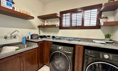 RESIDENCIA DE LUJO EN VENTA CON EQUIPAMIENTO DE PRIMERA Y PANELES SOLARES