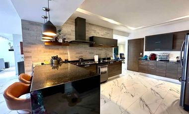 RESIDENCIA DE LUJO EN VENTA CON EQUIPAMIENTO DE PRIMERA Y PANELES SOLARES