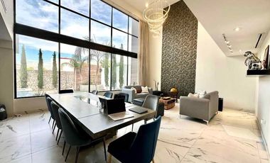 RESIDENCIA DE LUJO EN VENTA CON EQUIPAMIENTO DE PRIMERA Y PANELES SOLARES